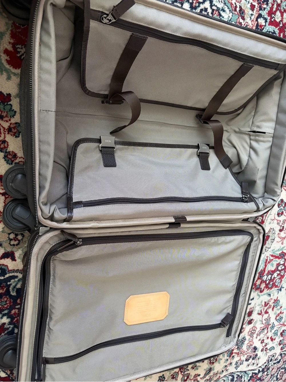Tumi Astor Osborne 4-Wheeled International Carry on luggage